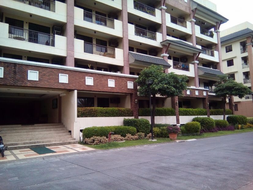 Condominium in Magnolia Place Talipapa, Quezon City - For Sale - Ref 24255