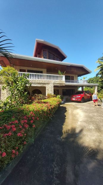 3 storey house with swimming pool