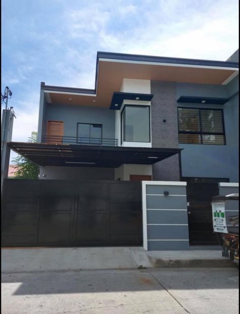 4 Bedroom House & Lot For Sale in Meadowood Executive Village, Bacoor