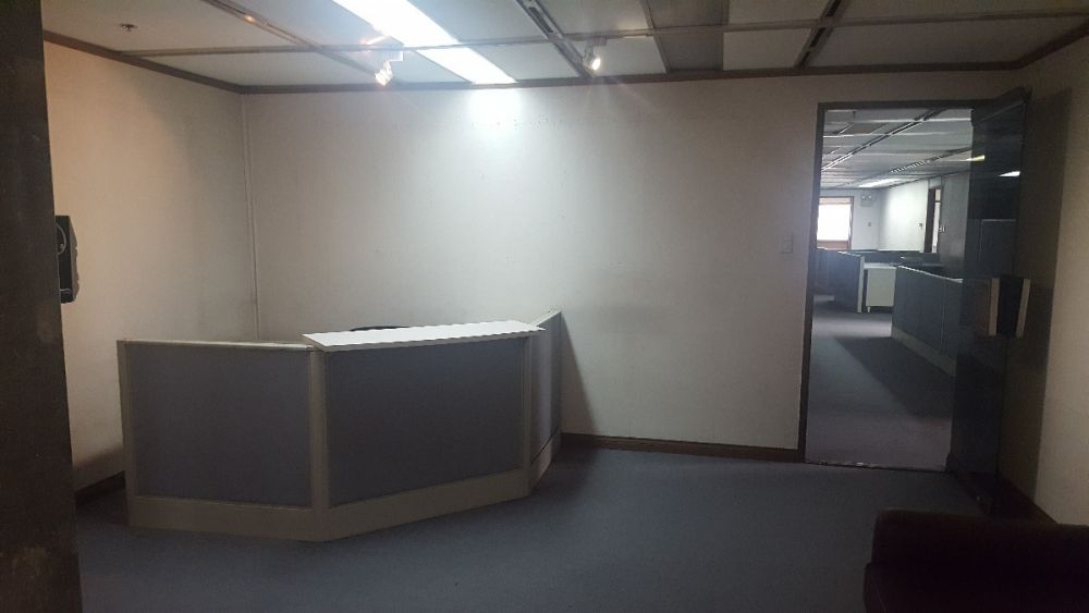 Office Space in Chatham Bldg, Rufino cor Valero, Makati for Rent