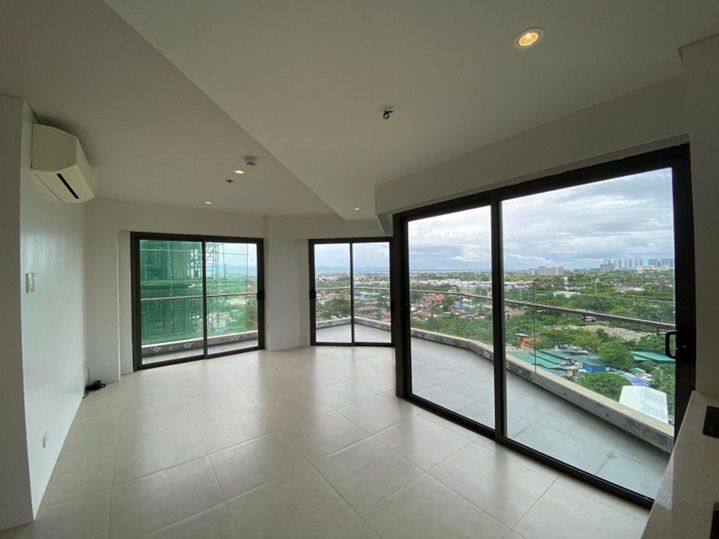 RFO 1BR Corner Condo Unit for Sale at Tambuli Seaside Living in Lapu ...