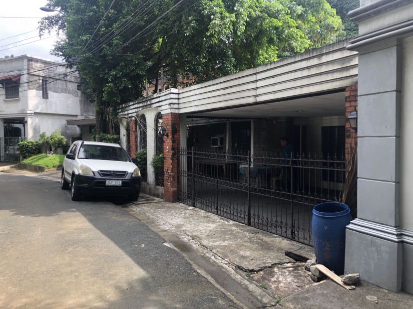 House and Lot near Ateneo Miriam UP Katipunan Blue Ridge C5 Cubao