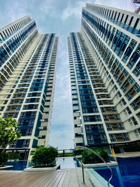 AXIS RESIDENCES TOWER B - STUDIO UNIT At Pioneer Mandaluyong City