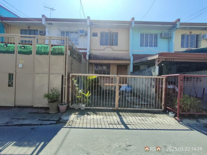 Las Piñas Preowned House for Sale near Elizabeth Seton School