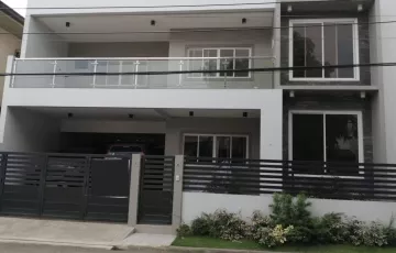 Single-family House For Sale in Almanza Uno, Las Piñas, Metro Manila