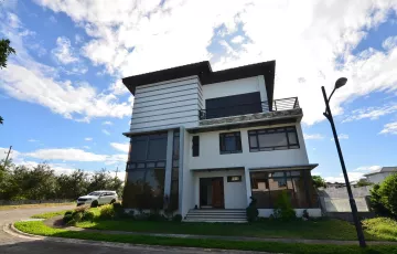 Single-family House For Sale in Malitlit, Santa Rosa, Laguna