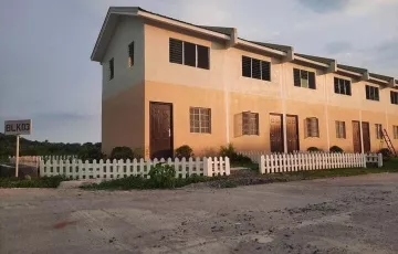 Townhouse For Sale in San Pablo, Castillejos, Zambales