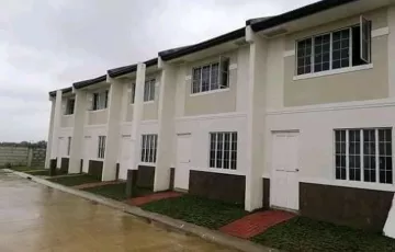 Townhouse For Sale in San Isidro Norte, Santo Tomas, Batangas
