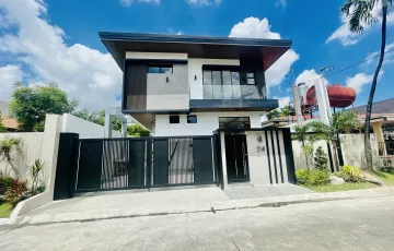 Single-family House For Sale in B.F. Homes, Parañaque, Metro Manila