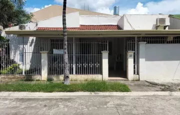 Single-family House For Sale in Pamplona Tres, Las Piñas, Metro Manila