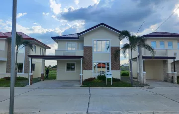 Single-family House For Sale in Sapalibutad, Angeles, Pampanga