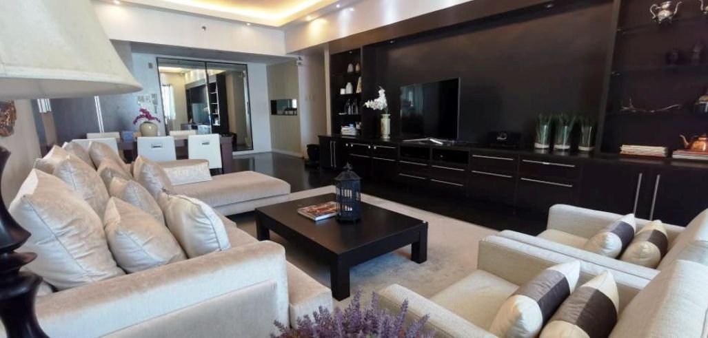 Luxurious Condo Apartment in Legazpi Village