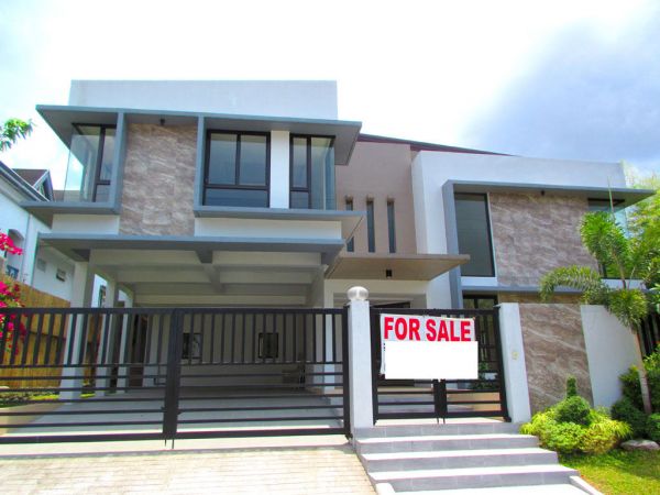 House and Lot for Sale in Capitol park Homes, Quezon City