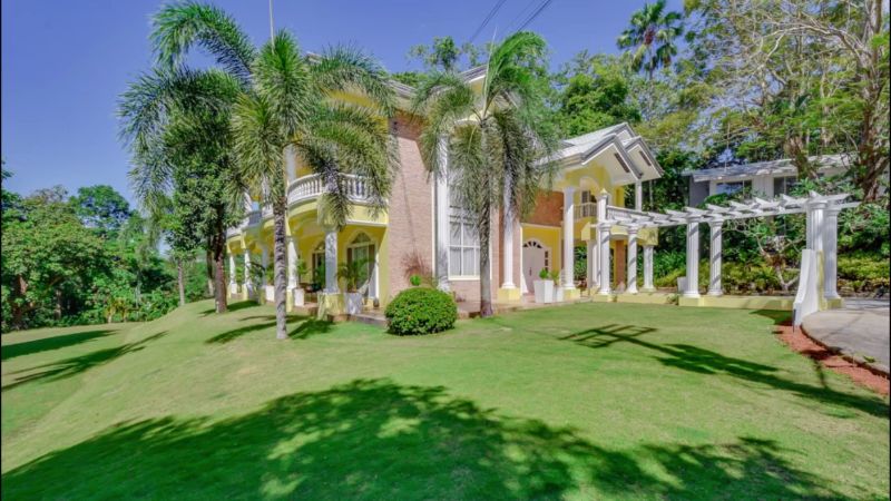 Classical luxurious Mansion House in Olongapo, Zambales ...