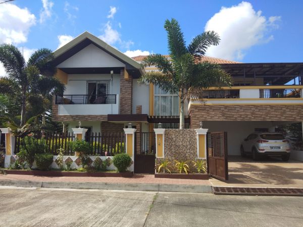 House and Lot for Sale in Riviera Golf and Country Club in Silang Cavite