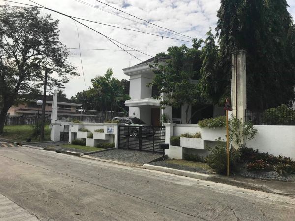 Ayala Alabang Village, District 1 House & Lot For Sale (nearby Acacia Gate)