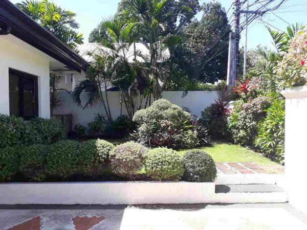 Ayala Alabang: House For Sale