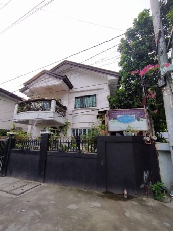 Big mansion house 4 bedroom in Ligid-Tipas, Taguig City for sale