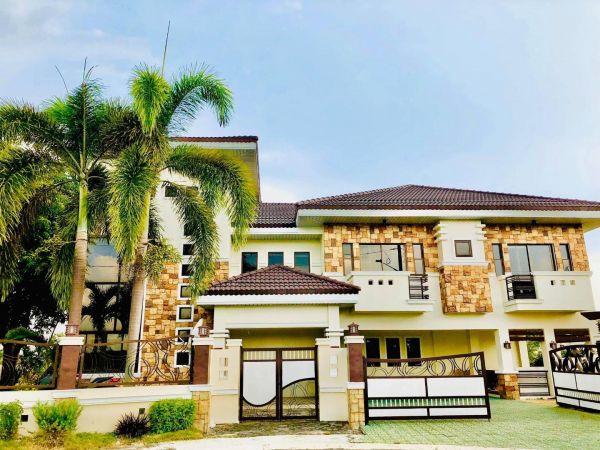 7 Bedroom House and Lot for Sale in Lakeshore Mexico, Pampanga