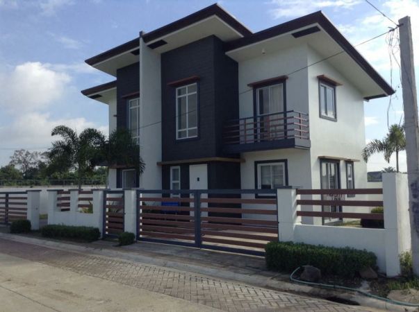 House and Lot For Sale at Calumpit, Bulacan