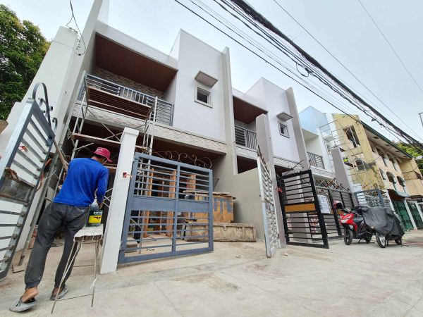 2 Car Garage Townhouse For Sale In Greenheights Subdivision Marikina City