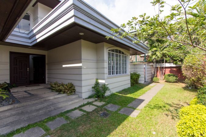 3 Bedroom House For Rent - Green Meadows, Pasig