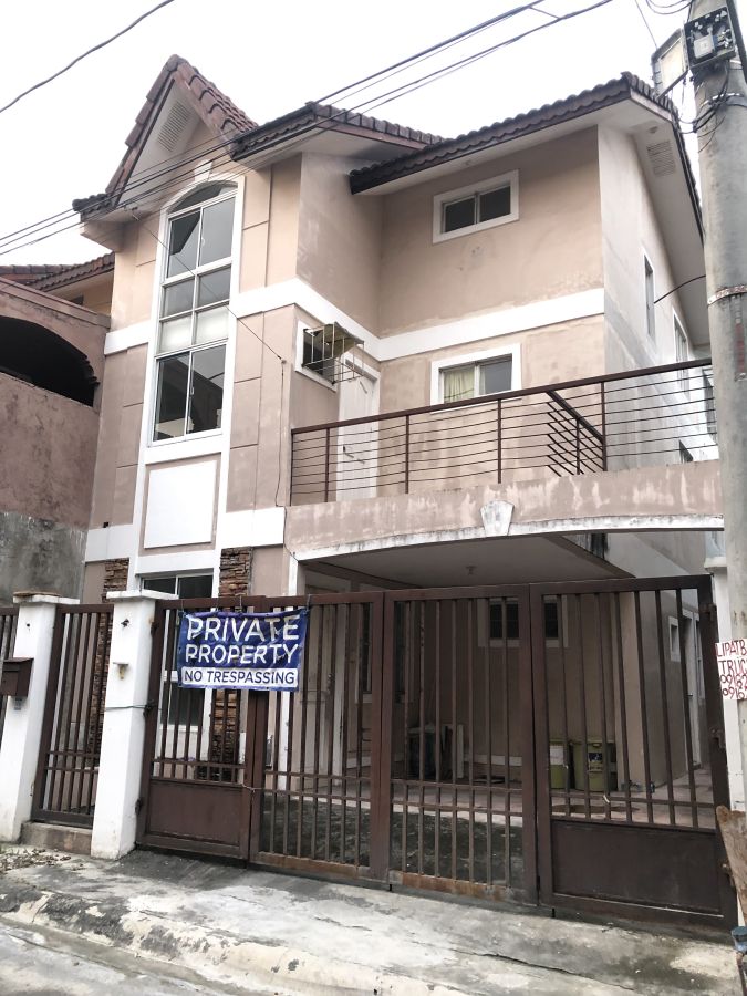 Foreclosed House and Lot in Ridge Crest, Molino IV, Bacoor, Cavite