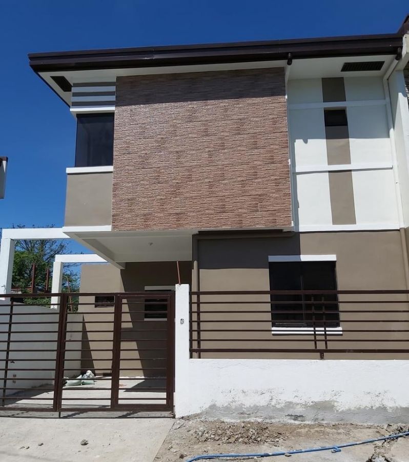 3 Bedrooms 3Toilet & Bath 1 Car Garage House & Lor For Sale I. Quezon City