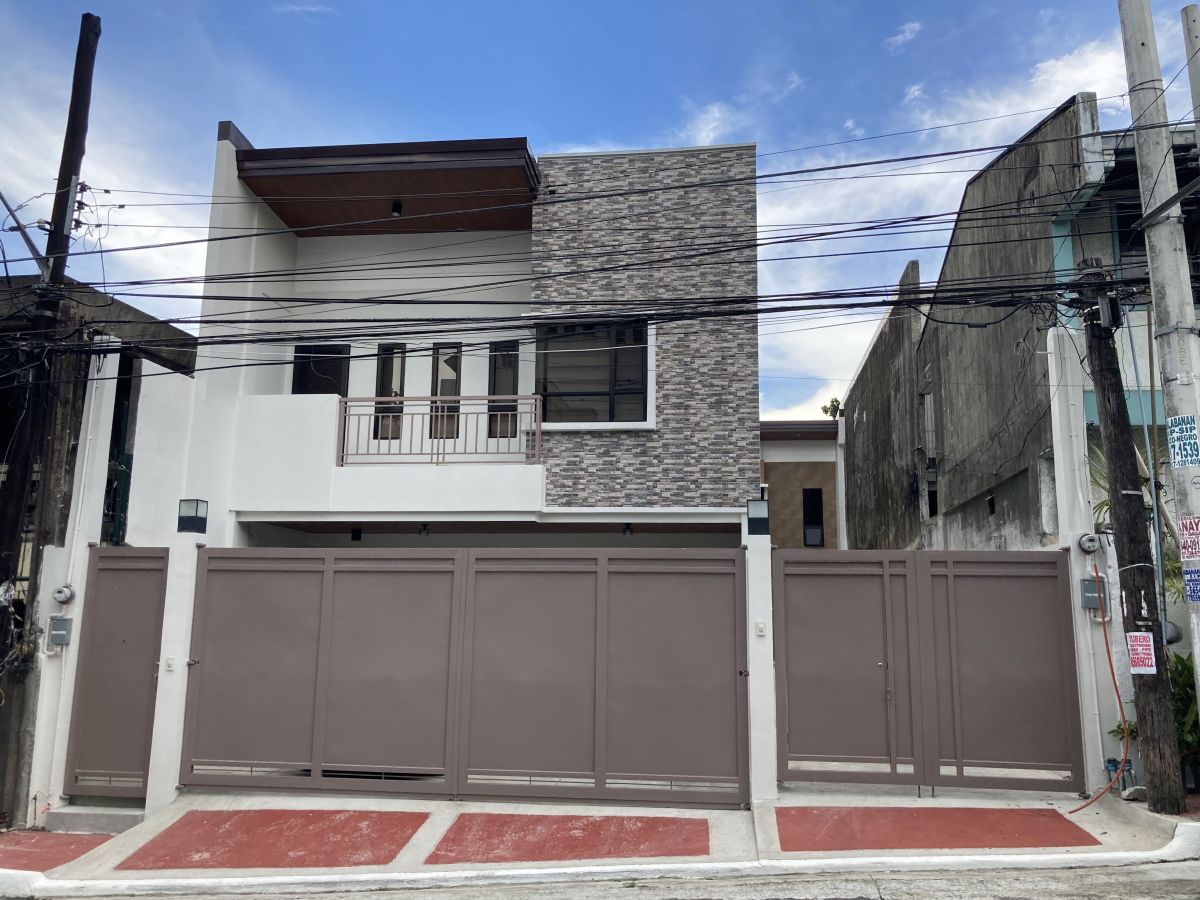 For Rent 4 Bedroom House Brand New near Araneta Center Quezon City