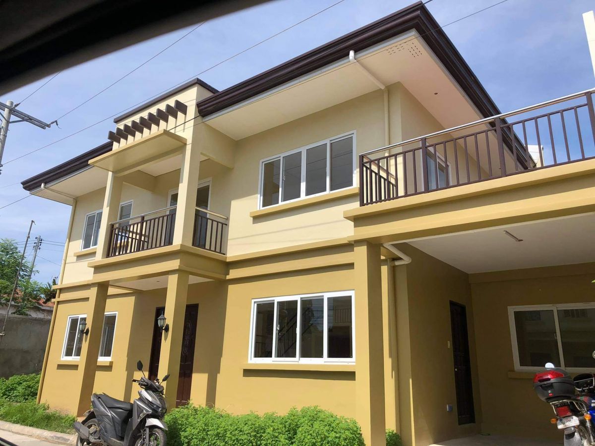 For sale 4 bedroom House and lot for Assume in Bayswater, Talisay, Cebu City