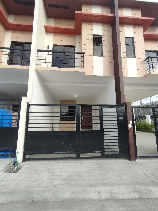 2 Storey Townhouse For Sale in Kathleen Place 5, Molino, Bacoor, Cavite