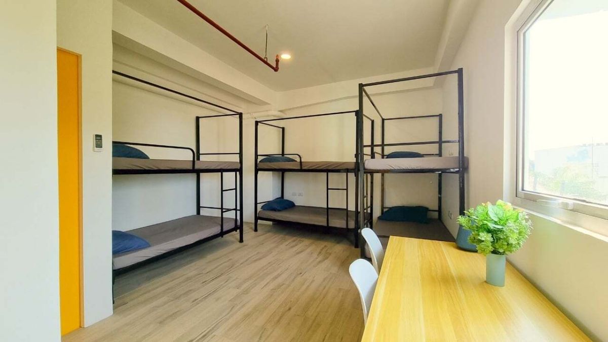 Bedspace For Rent In Fully Furnished Unit Available In Mandaluyong