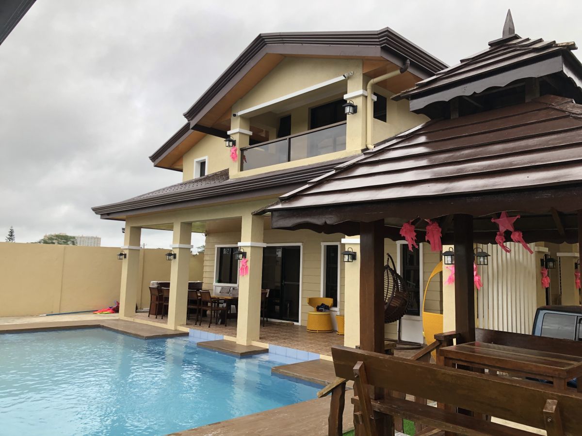 Tagaytay Vacation House & Lot 4 Bedrooms for SALE!