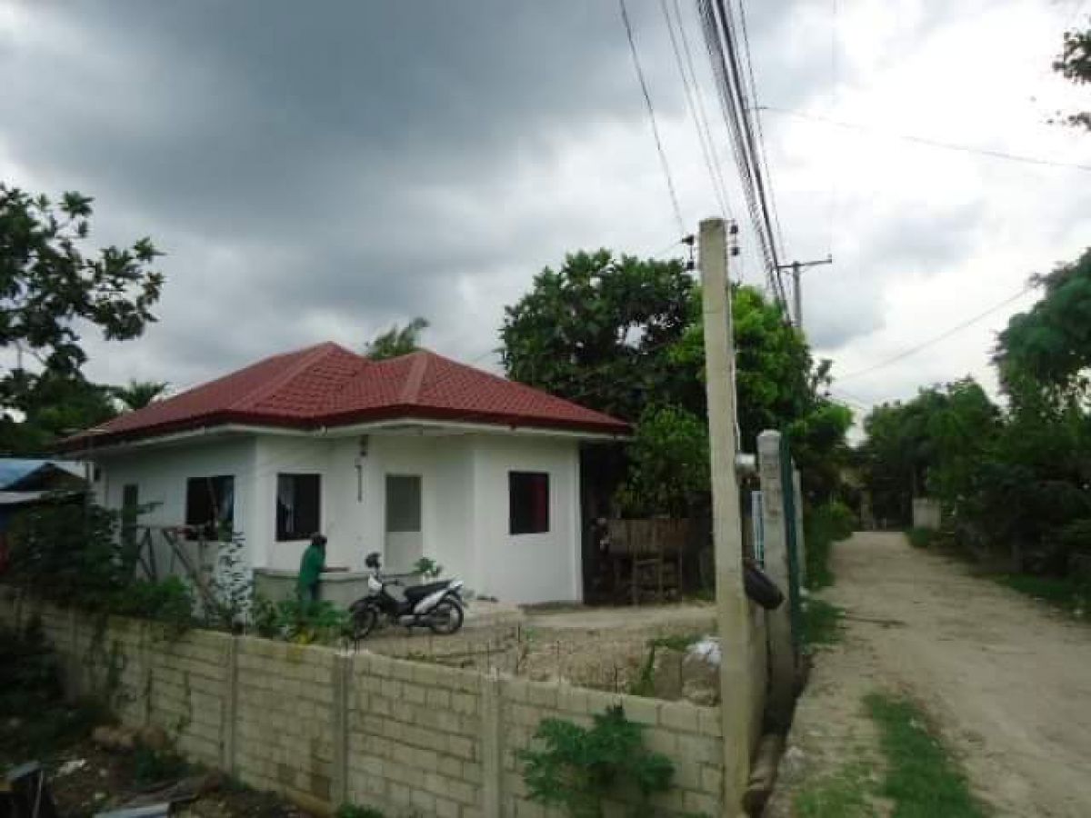 2 Bedroom house with parking 200sqm