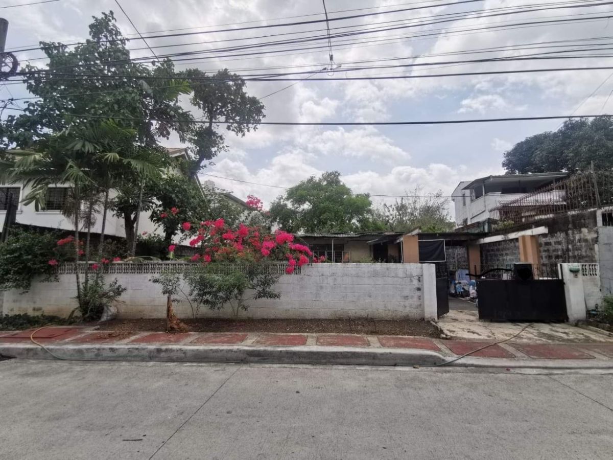 460sq.m Old Dilapidated Property For rent in West Triangle Homes, Quezon City