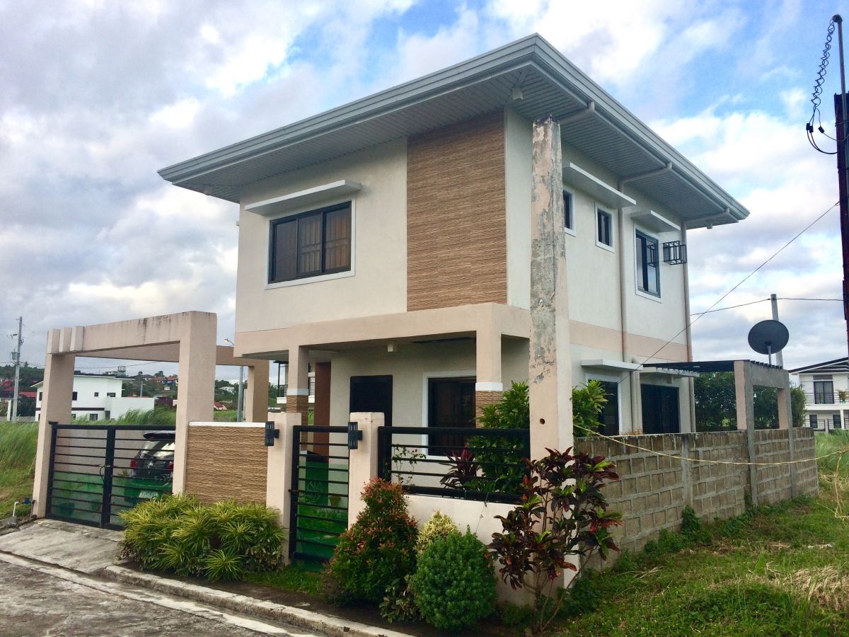 House and Lot For Sale at Santo Tomas, Batangas