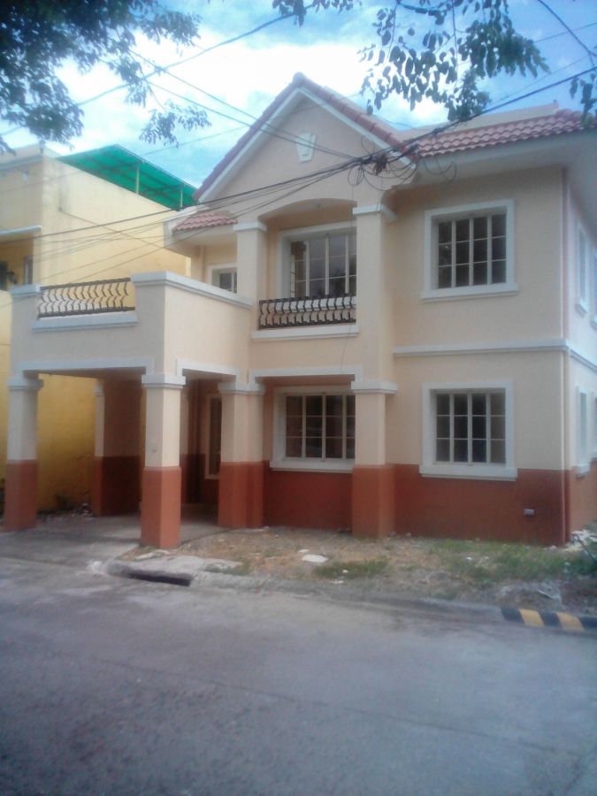 House and Lot For Sale at Quezon City, Metro Manila