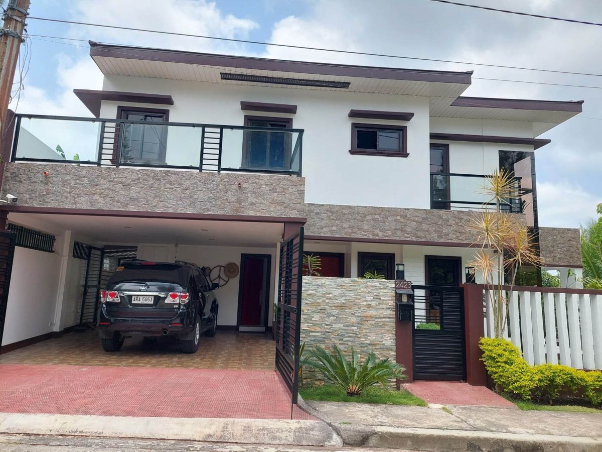 2 Storey House and Lot at Royale Tagaytay Estate Fully Furnished RUSH SALE