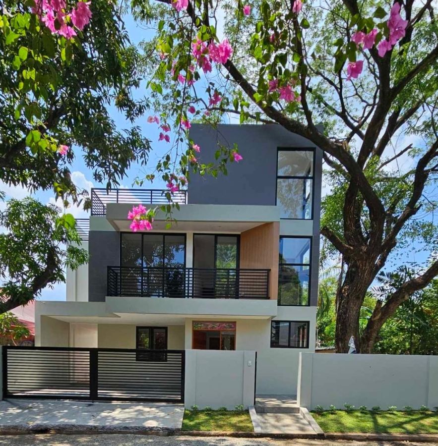 3-Storey Single Detached House and Lot in Brookside Cainta, Rizal