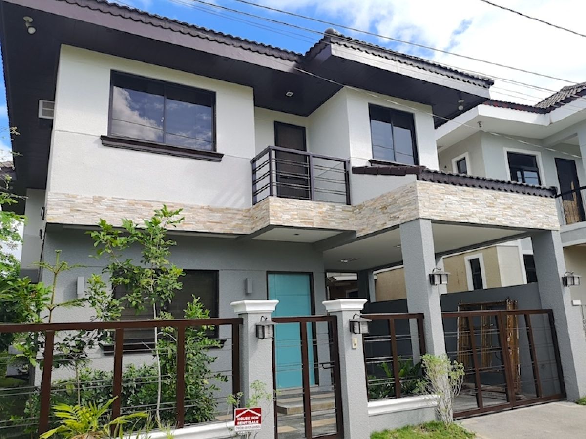 Furnished 3 Bedroom House in South Forbes Villas (near Nuvali & Westgrove)