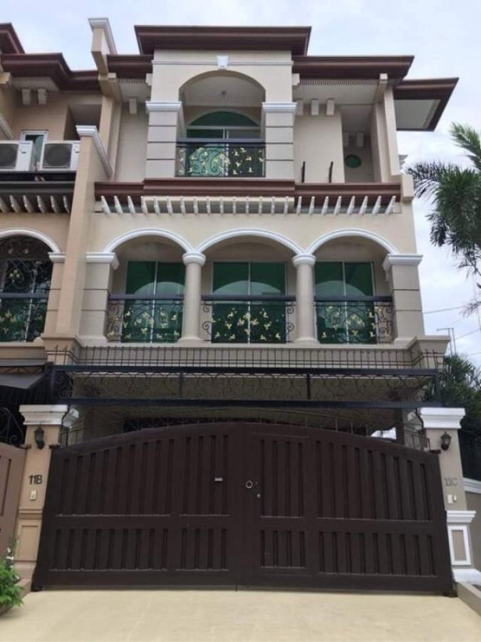 West Triangle Homes 3 Storey Townhouse For Rent in Quezon City