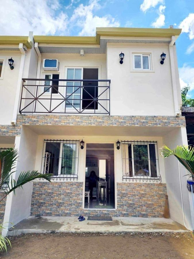 Pre-selling 3 Bedroom House and Lot For Sale in Cebu City, w/ Terrace & Garage