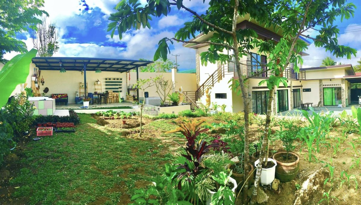 House and Lot Tagaytay Pool Farm near Sky Ranch Ayala Clean Title Main Brgy Road