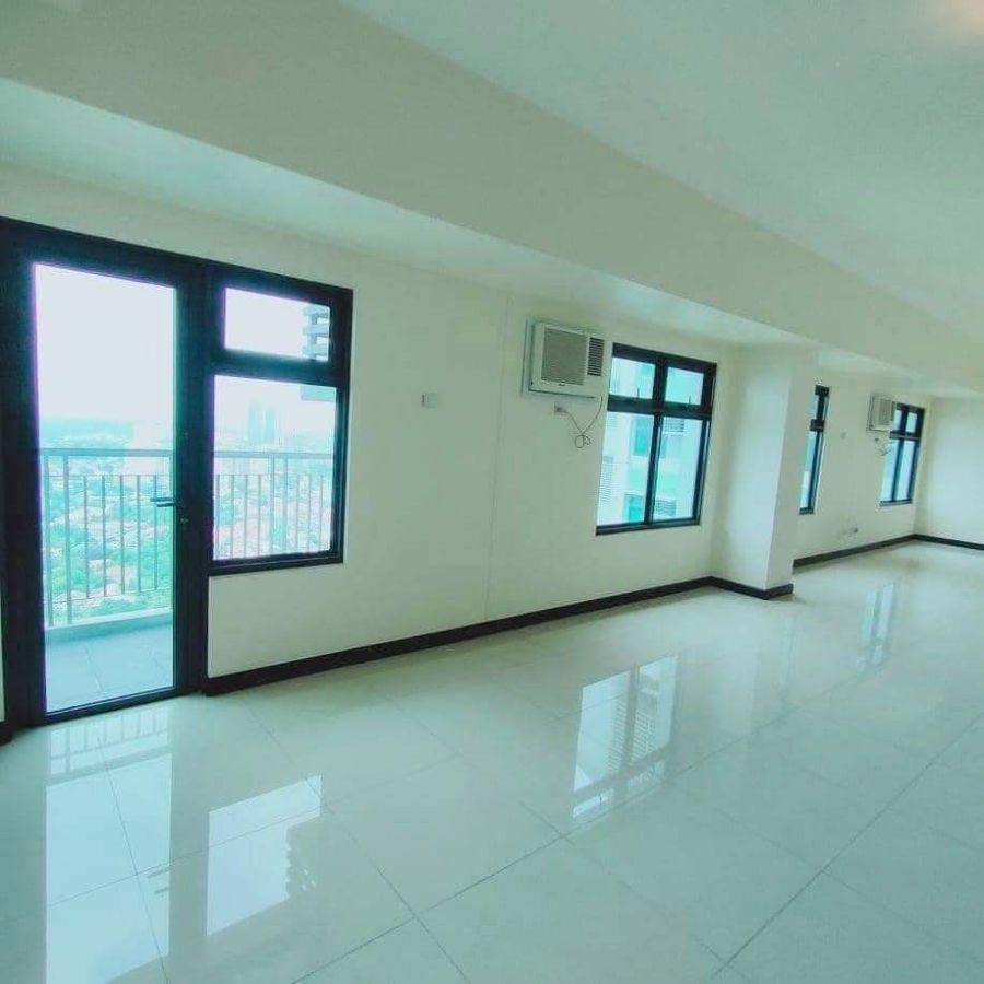 Penthouse Unit 4BR with Balcony Ready for Occupancy in Magnolia Residences Q.C