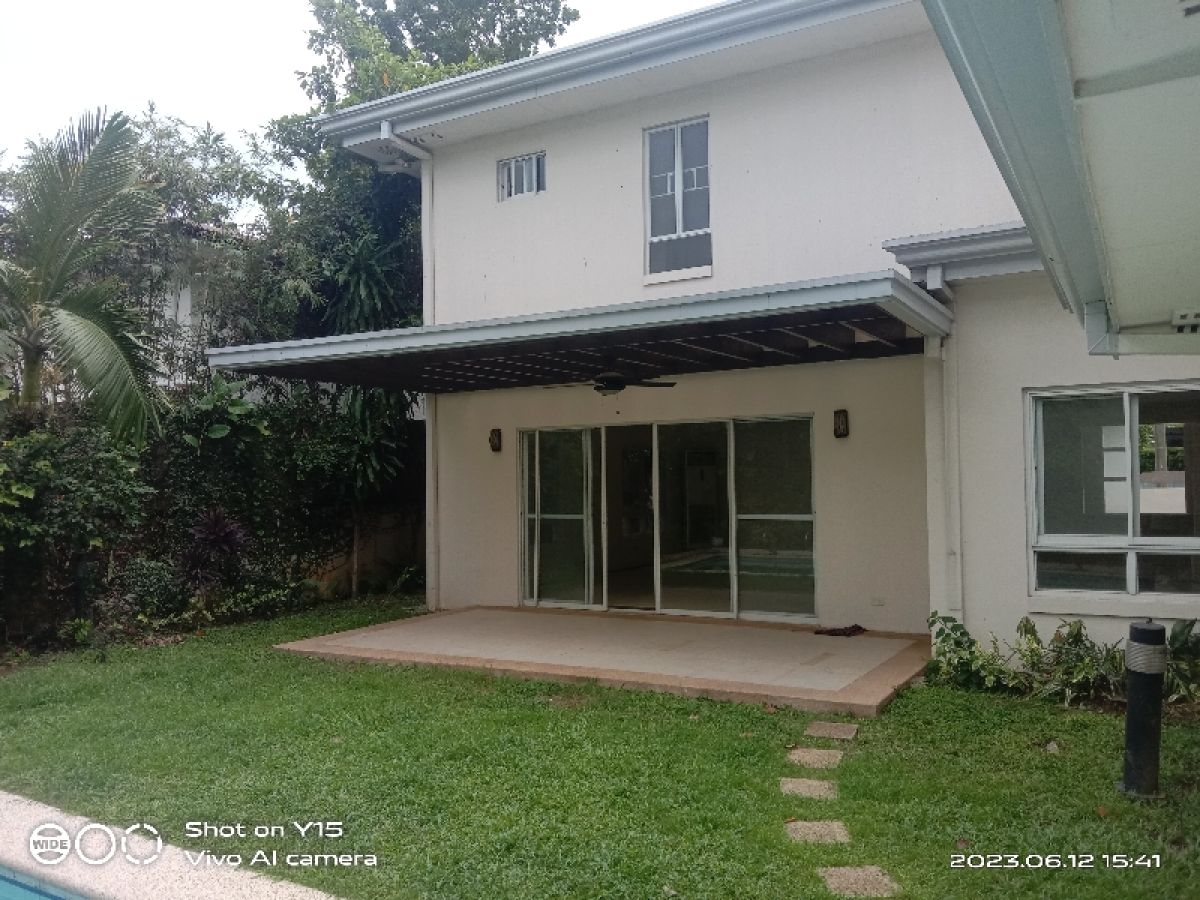 5 Bedroom House in Dasmariñas, Makati for lease