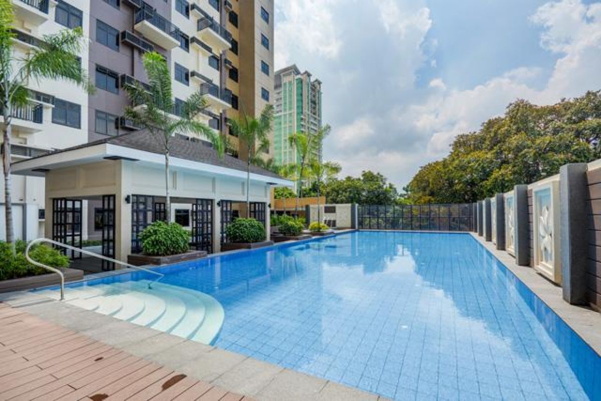 Fully Furnished 1 Bedroom in Azalea Place, High Floor