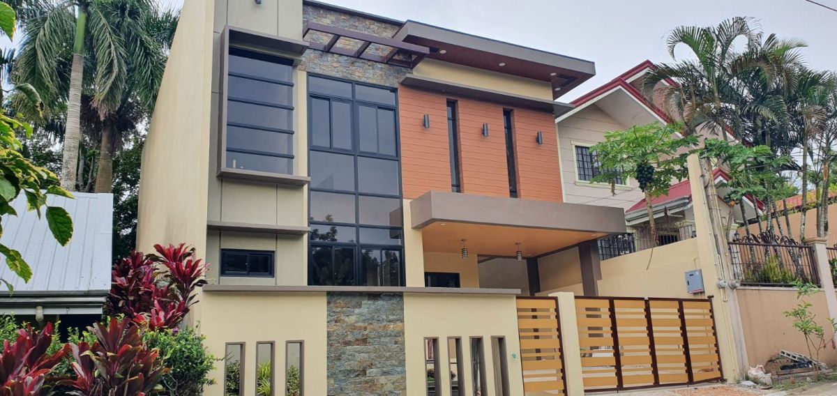 Two Storey Residential with Swimming pool For Sale at Tagaytay Country Homes 3
