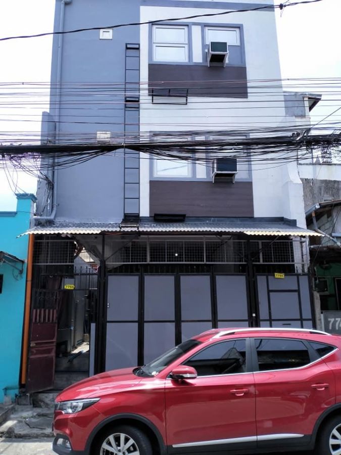 4 Storey Bldg. with 10 Door Apartment/Stafhouse (Furnished) For Sale