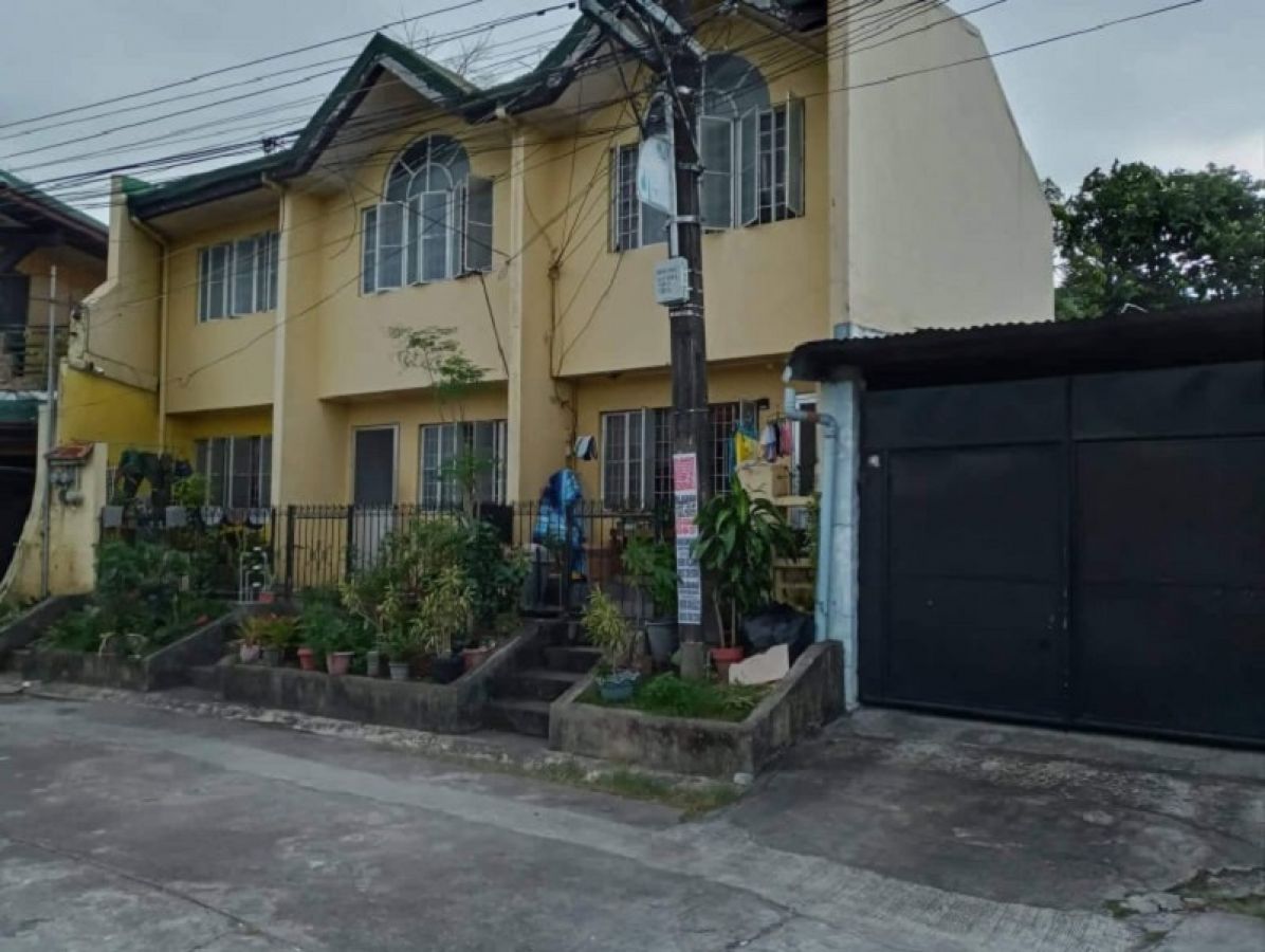 For Sale: 346 sqm lot Three Door Apartment at Queensrow in Bacoor City ...