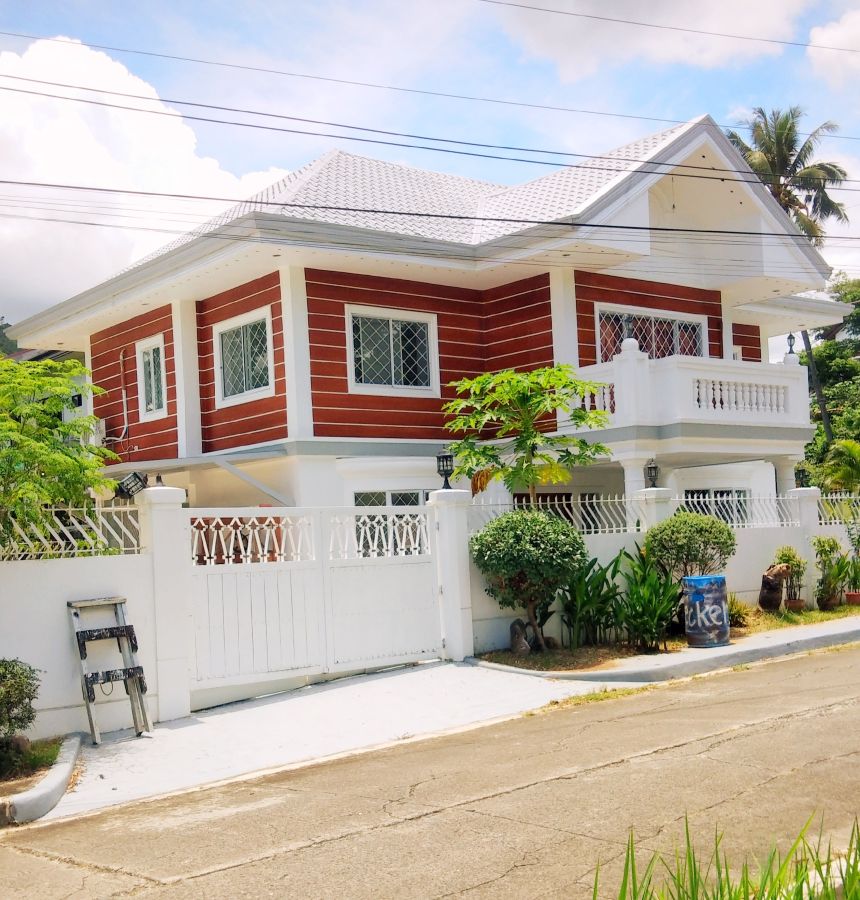5BR House & Lot With Own Simming Pool in Pulangbato Talamban Cebu City
